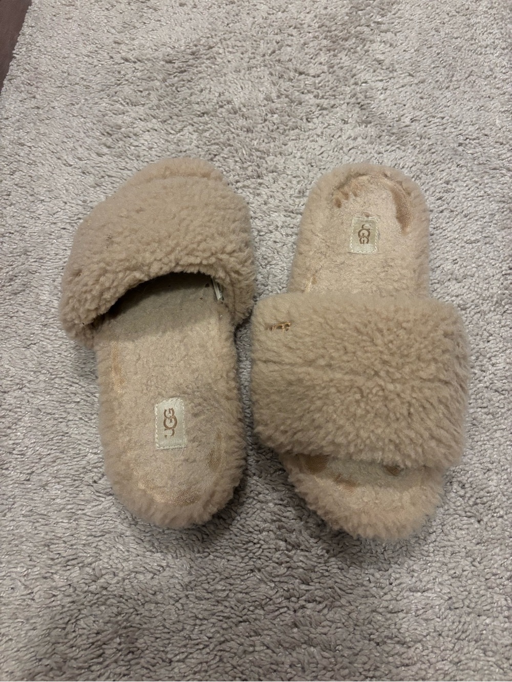 UGG Women’s Fluff Slide Sandals in Chestnut